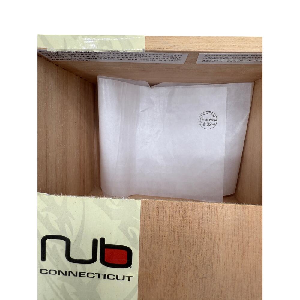 🚬 Nub Connecticut Wooden Cigar Box 358 24 Cigars Rustic Storage Decor - Picture 3 of 4